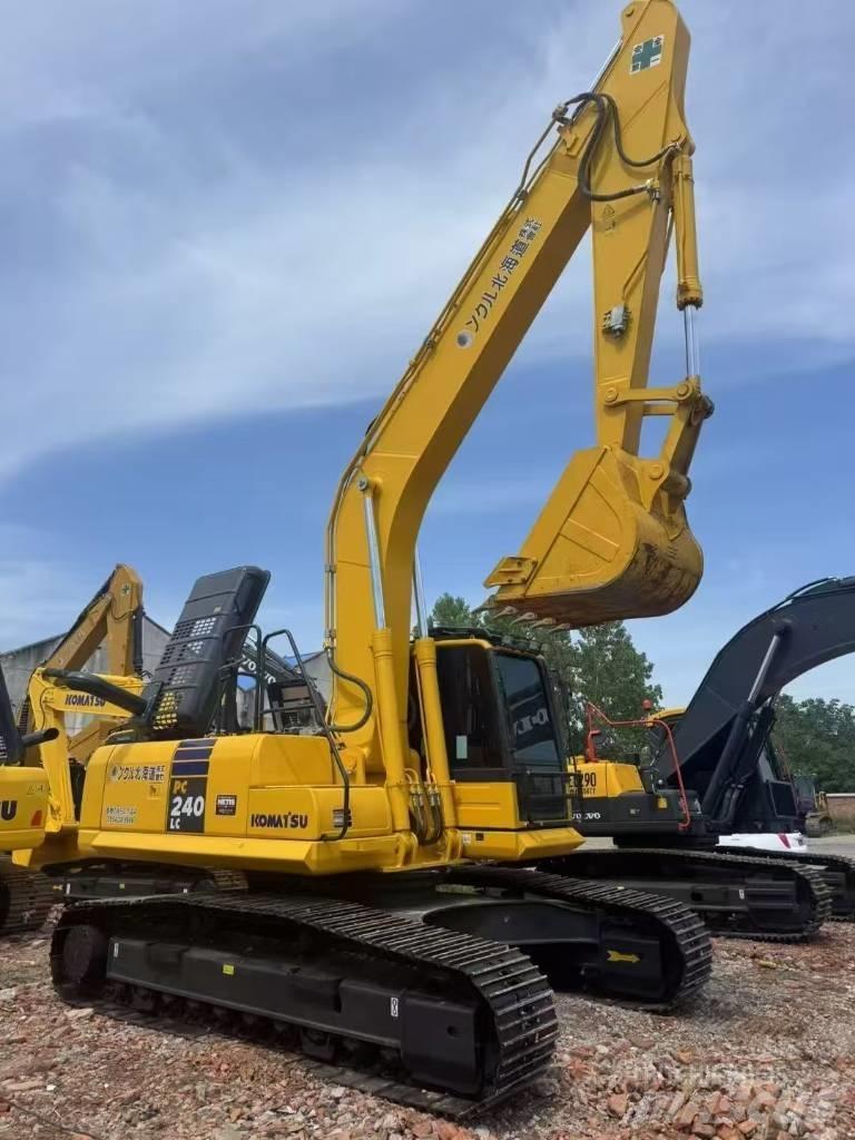 Komatsu 240LC-8 Crawler excavators