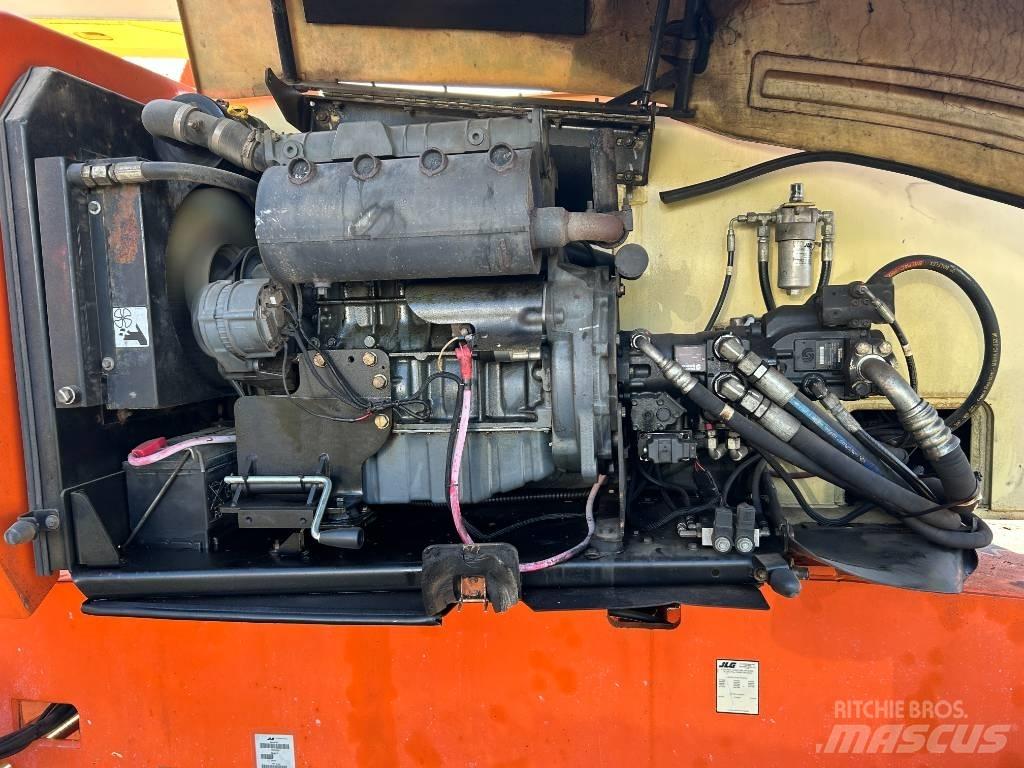 JLG 800 AJ Articulated boom lifts