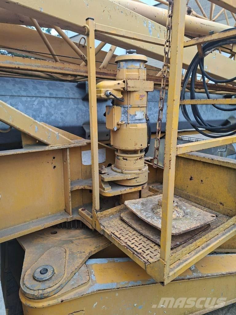 Potain HD 32 A Self-erecting cranes