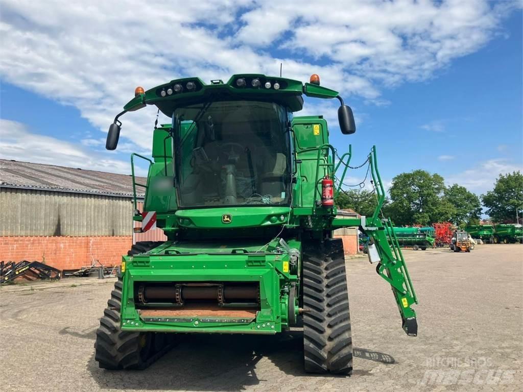 John Deere T670 Combine harvesters