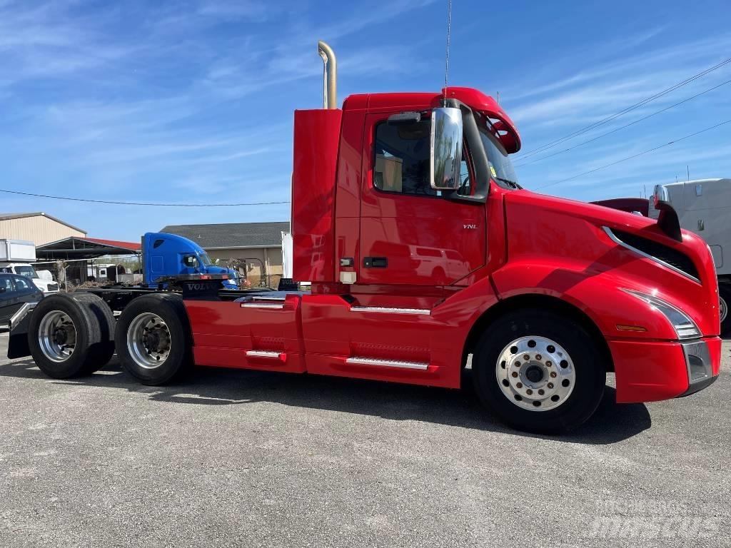 Volvo VNL64T300 Prime Movers
