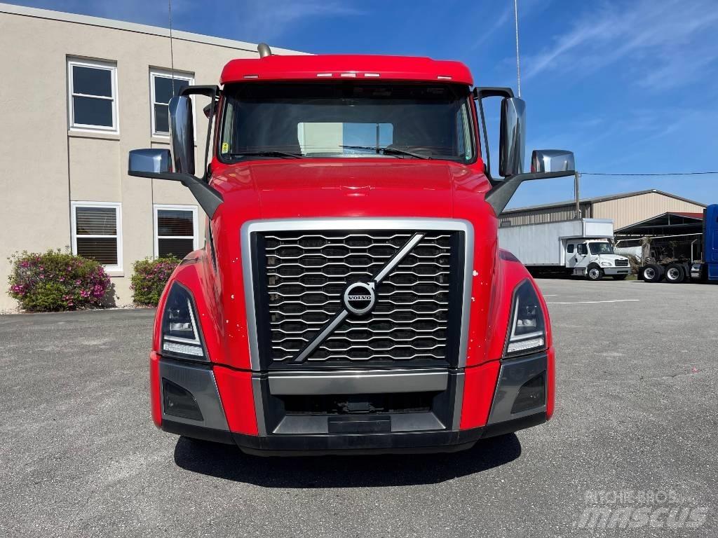 Volvo VNL64T300 Prime Movers