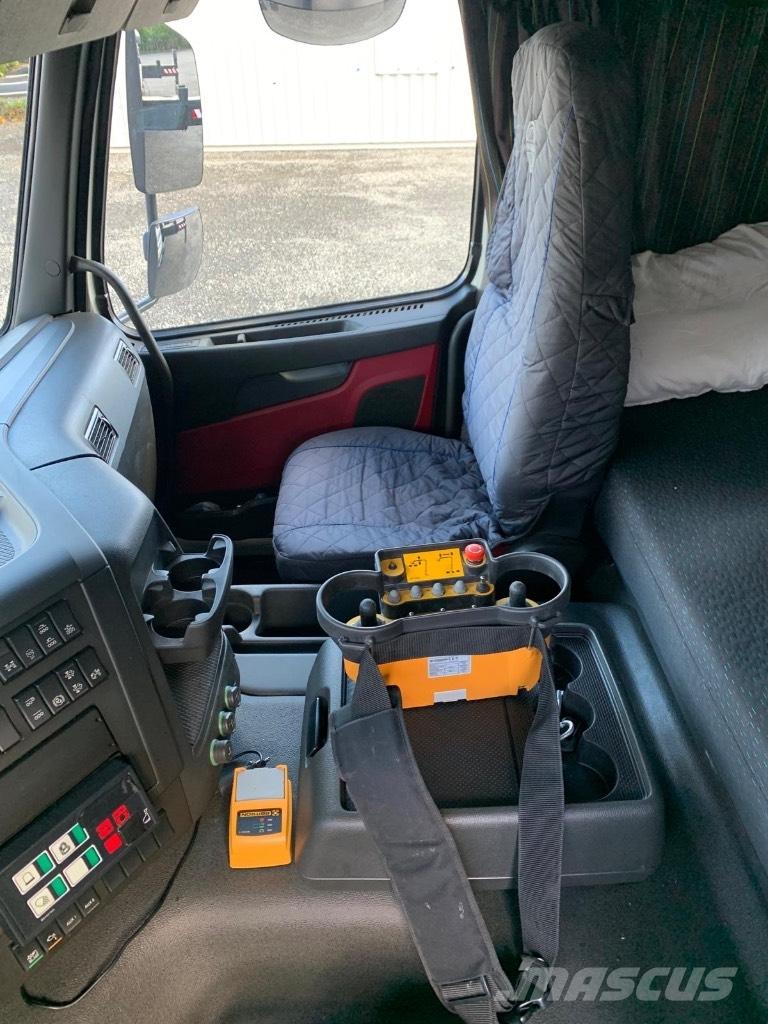 Bronto S90HLA Truck mounted platforms