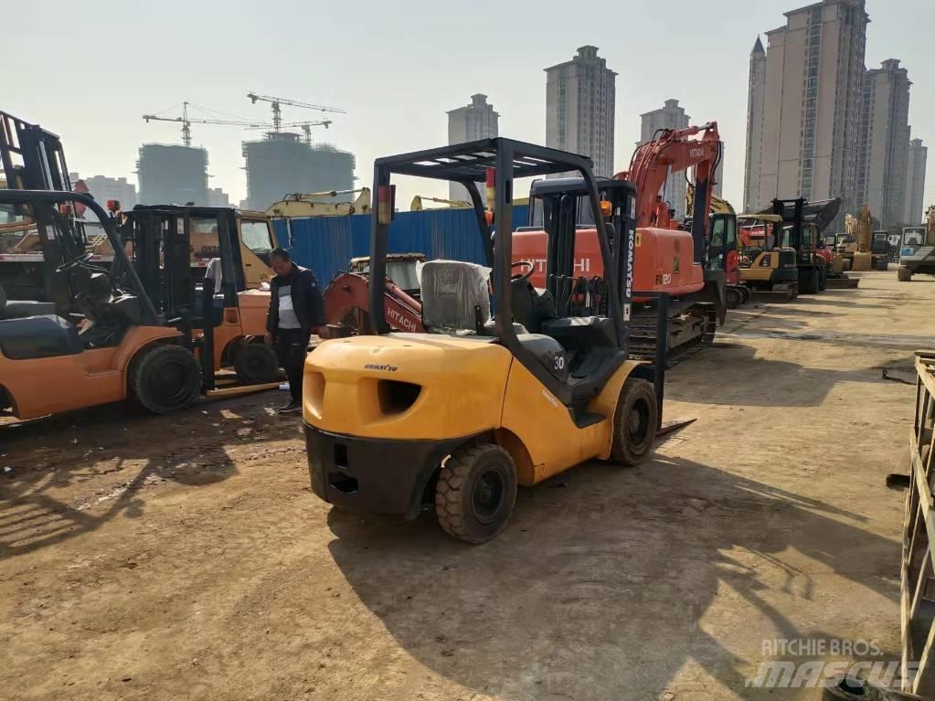 Komatsu FD 30 T-16 Diesel trucks