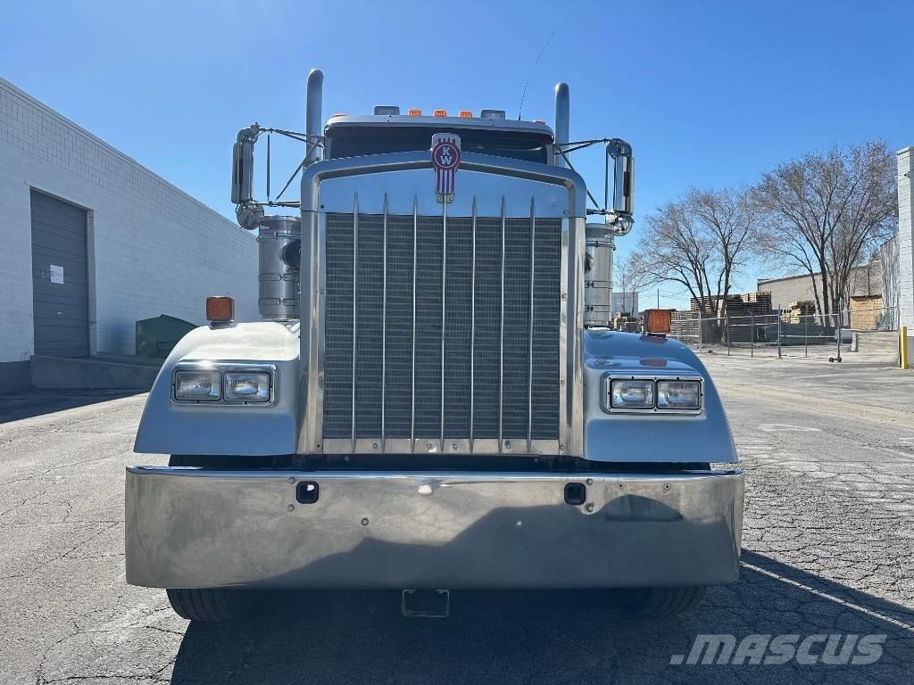 Kenworth W 900 L Prime Movers