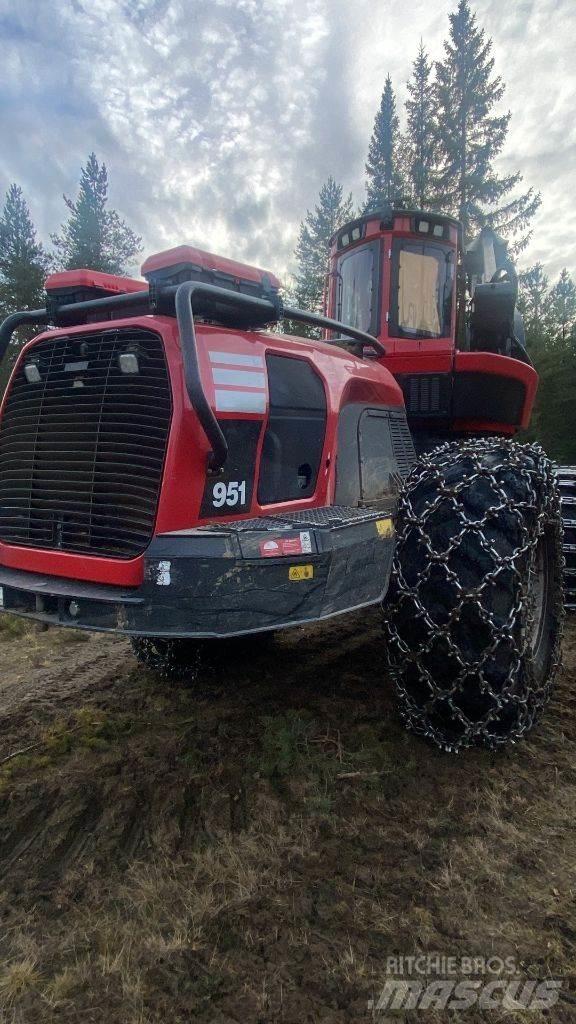 Komatsu 951 Harvesters