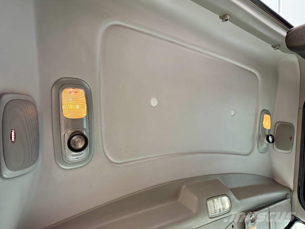 Peterbilt 389 Prime Movers