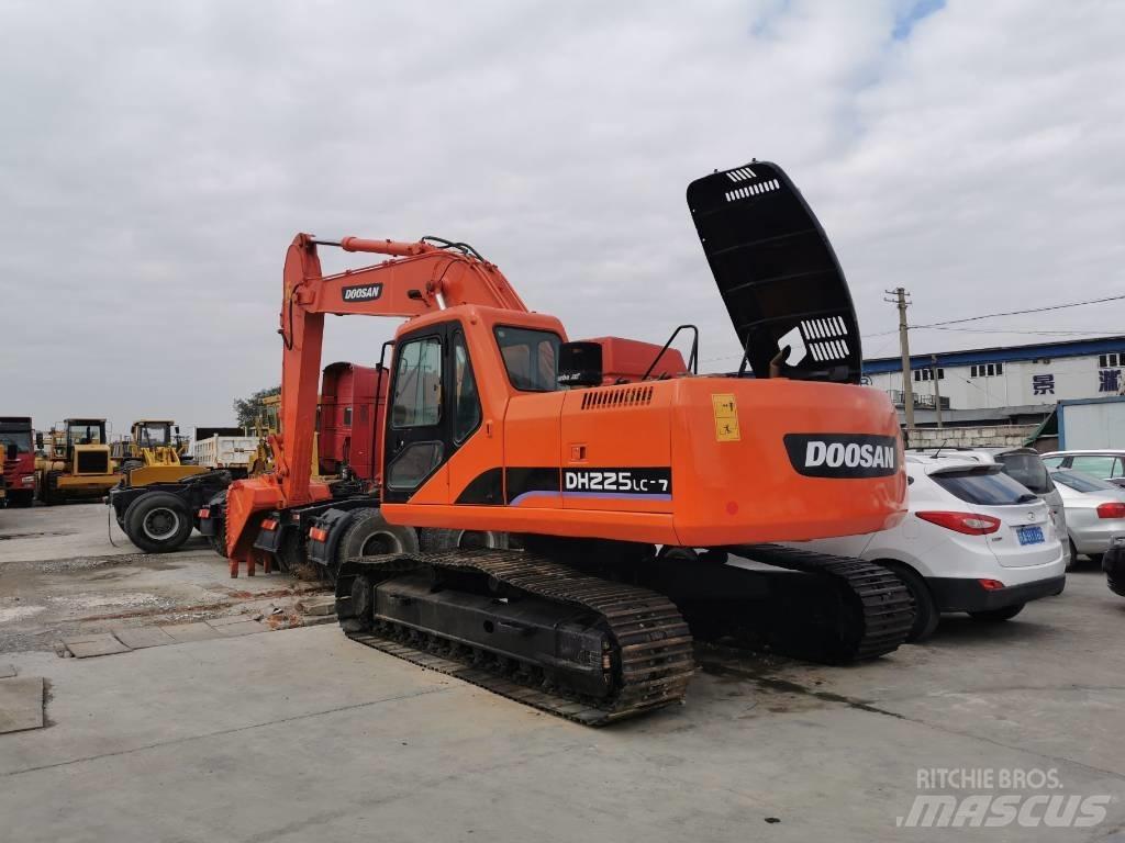Doosan DH225 Crawler excavators