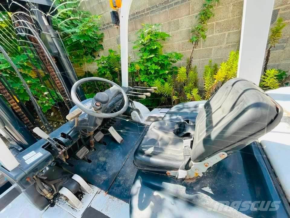 TCM FD100Z8 Diesel trucks