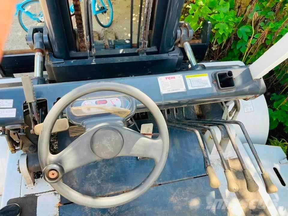 TCM FD100Z8 Diesel trucks