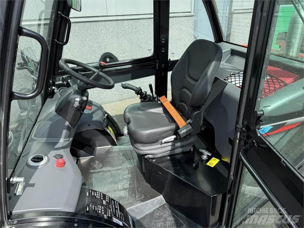 Manitou MC25-4 Rough terrain truck