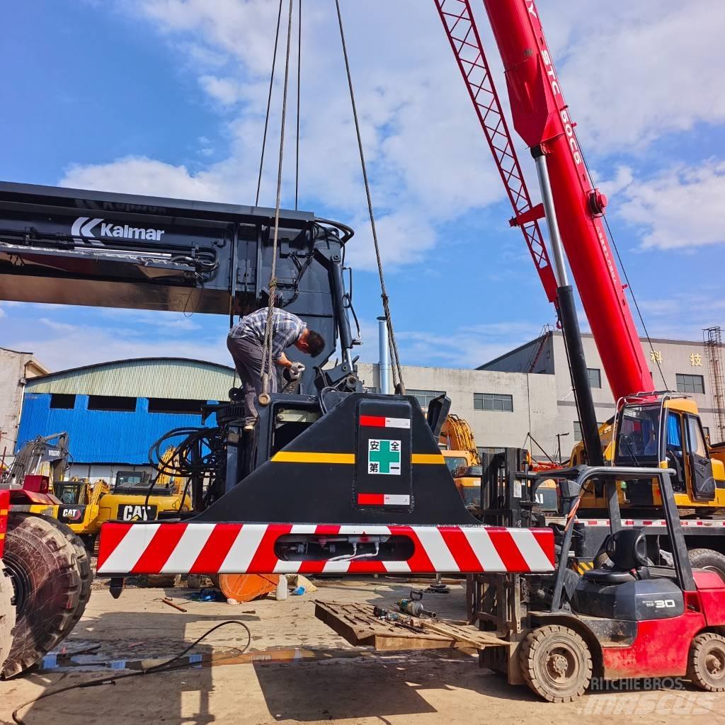 Kalmar DRF 450 Reach stackers
