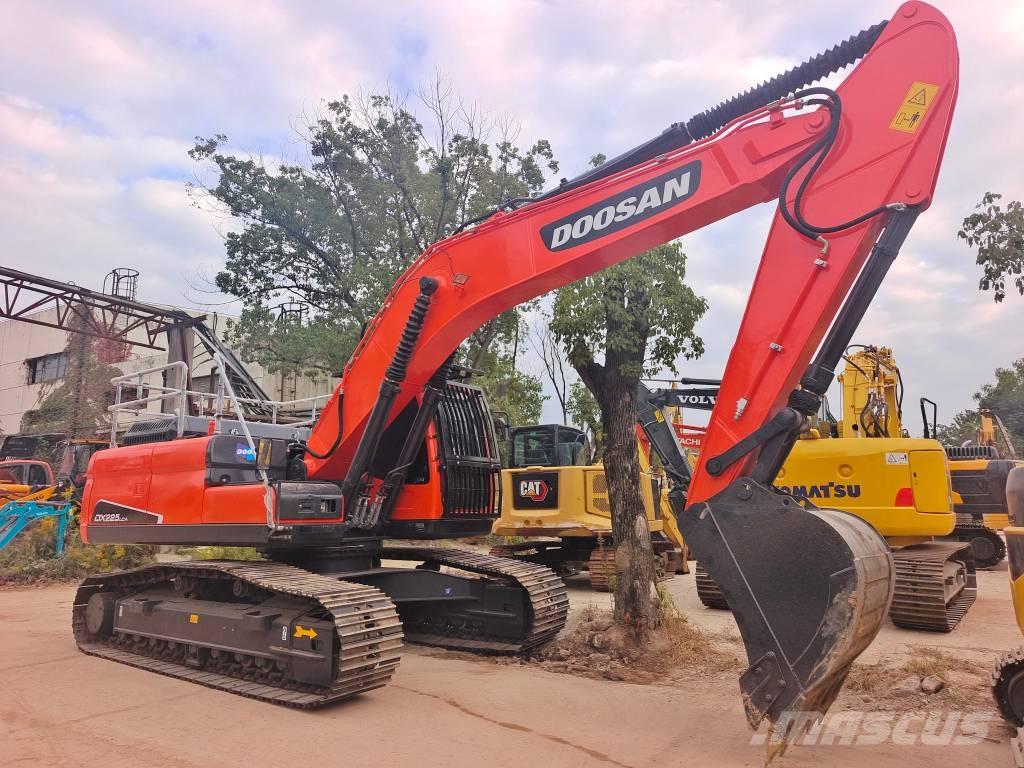 Doosan DX225LC Crawler excavators