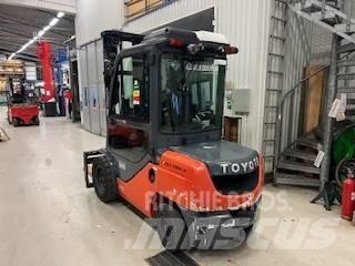 Toyota 02-8 FDJF 35 Diesel trucks