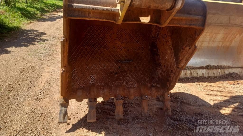 SDLG LG 6250 E Crawler excavators