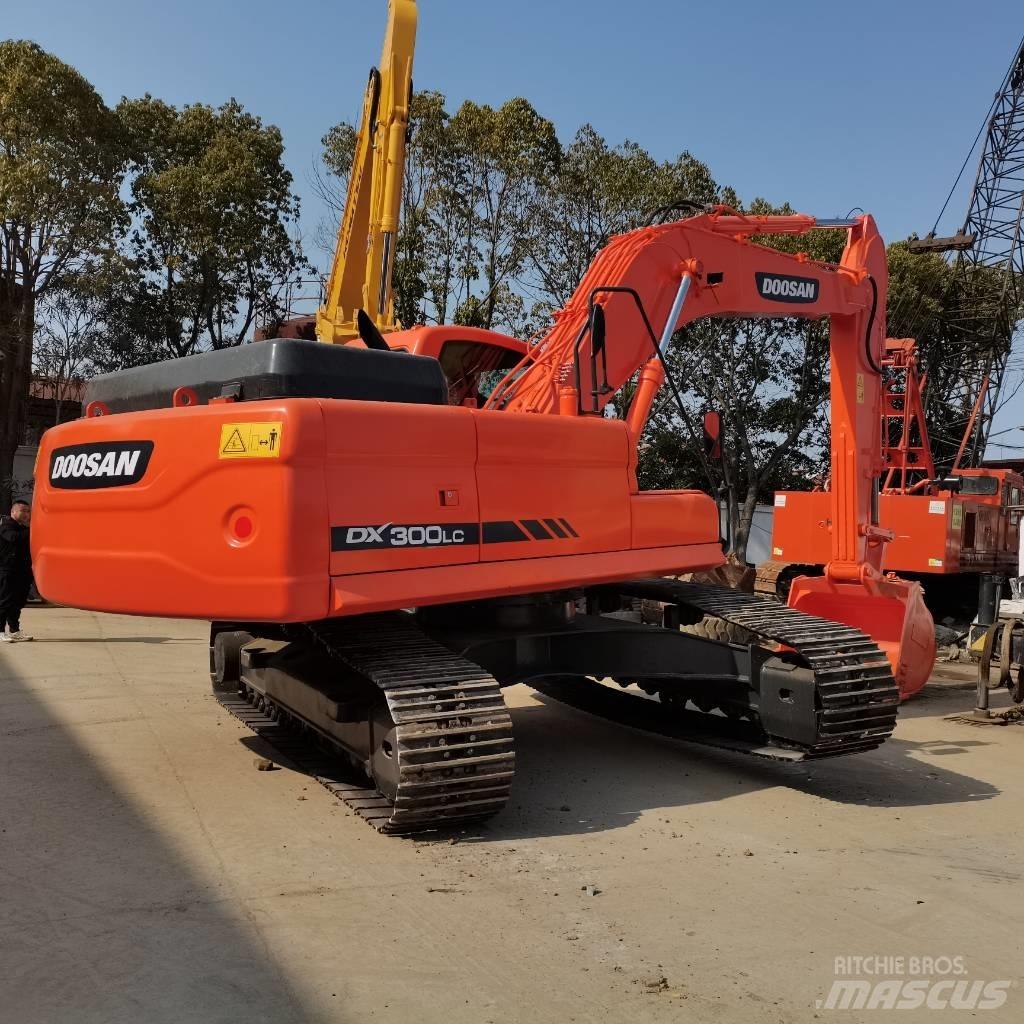 Doosan DX 300 LC Crawler excavators