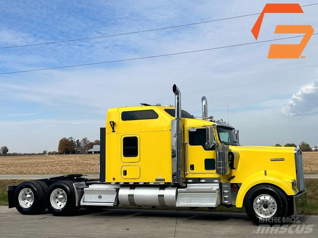 Kenworth W 900 Prime Movers