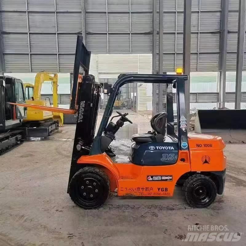 Toyota FD35 Diesel trucks