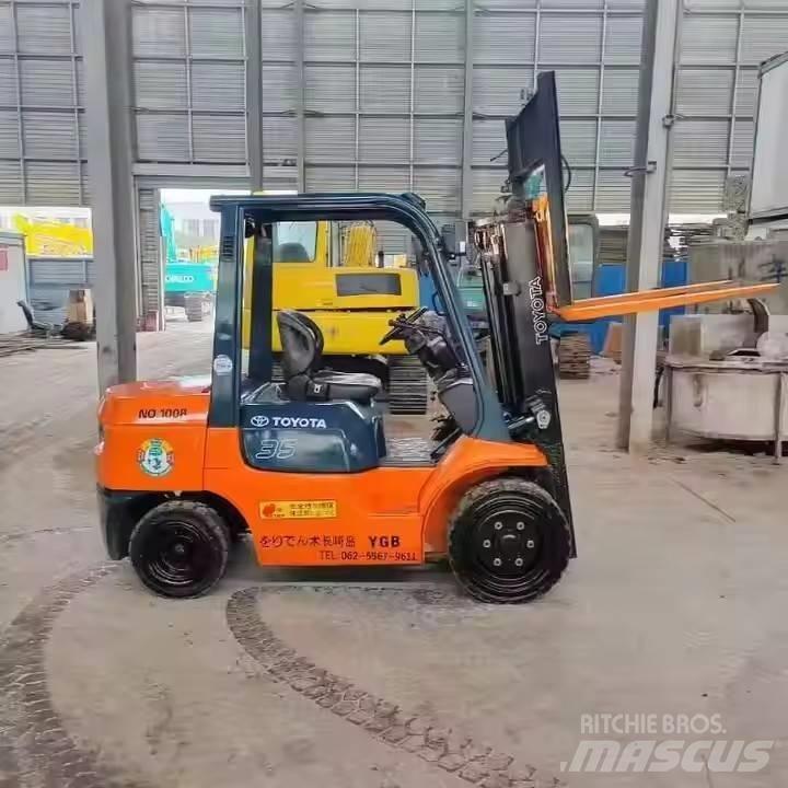 Toyota FD35 Diesel trucks