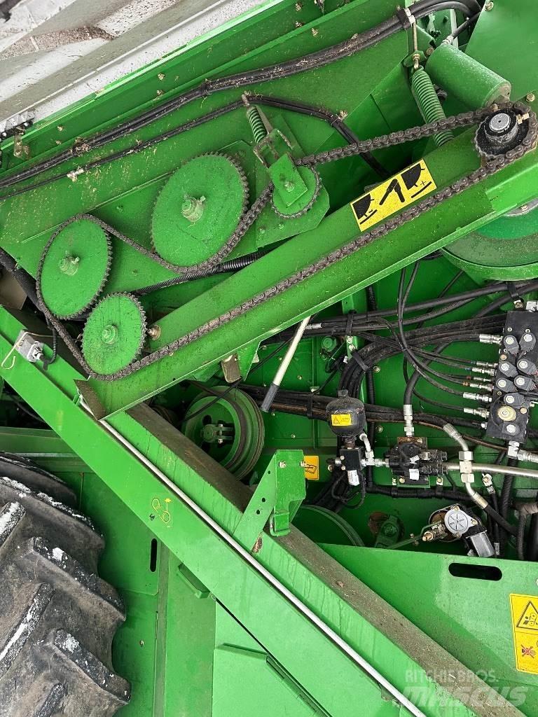 John Deere T550 Combine harvesters