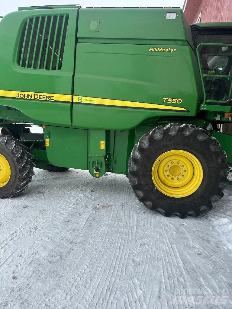 John Deere T550 Combine harvesters