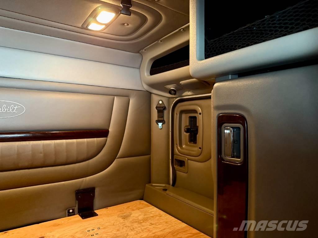 Peterbilt 389 PRIDE Prime Movers