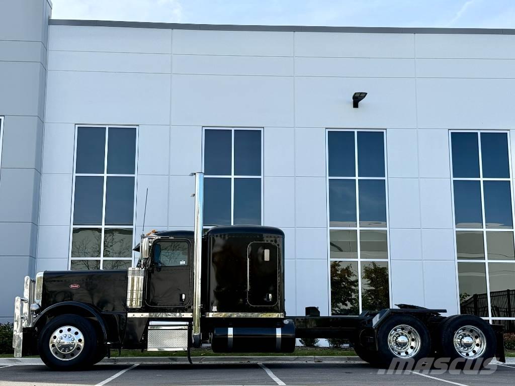 Peterbilt 389 PRIDE Prime Movers