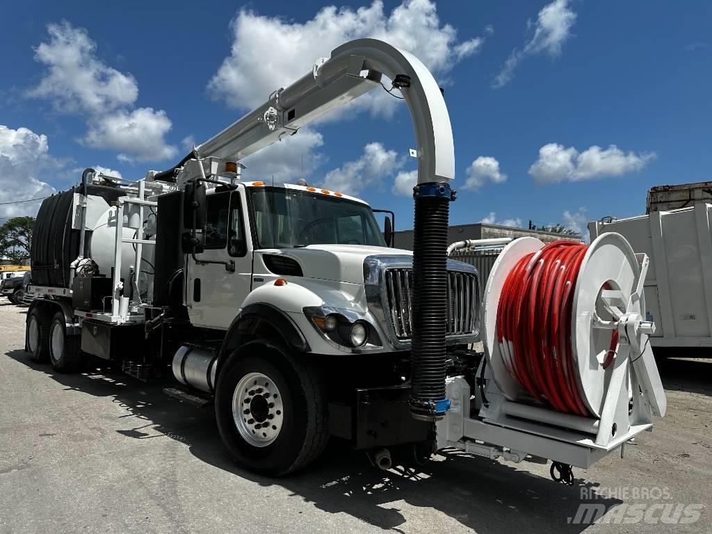 International 7500 Commercial vehicle