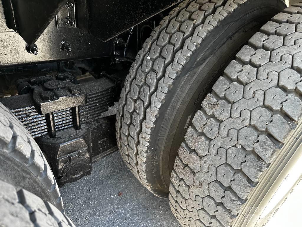 International 7500 Commercial vehicle