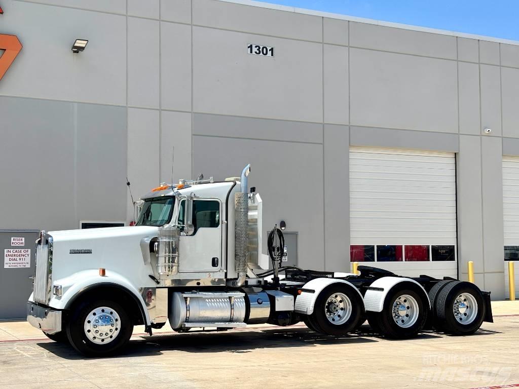 Kenworth W 900 Prime Movers