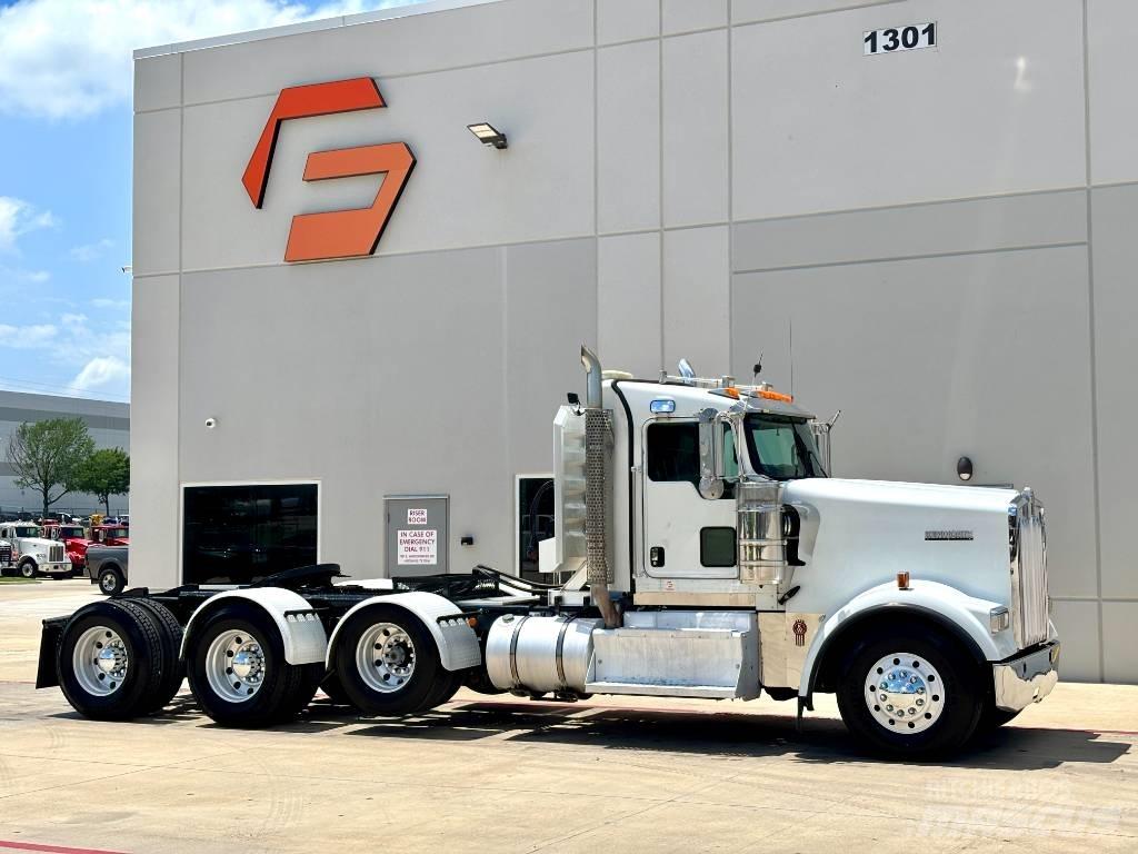 Kenworth W 900 Prime Movers