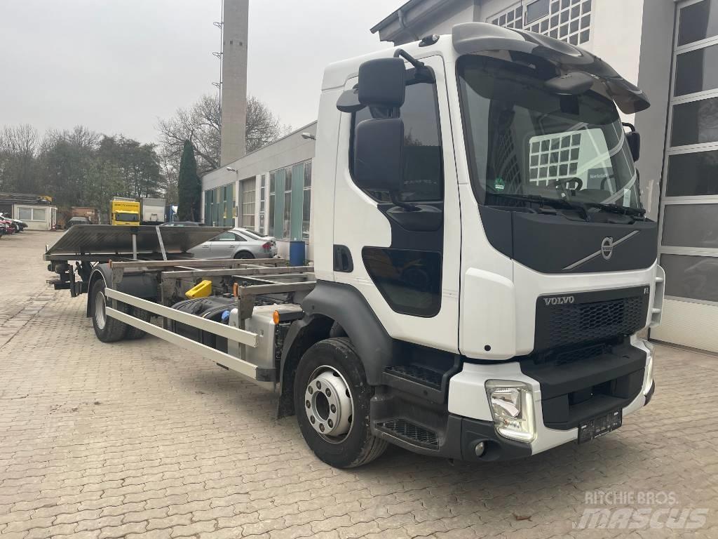 Volvo FL 250 Skip bin truck