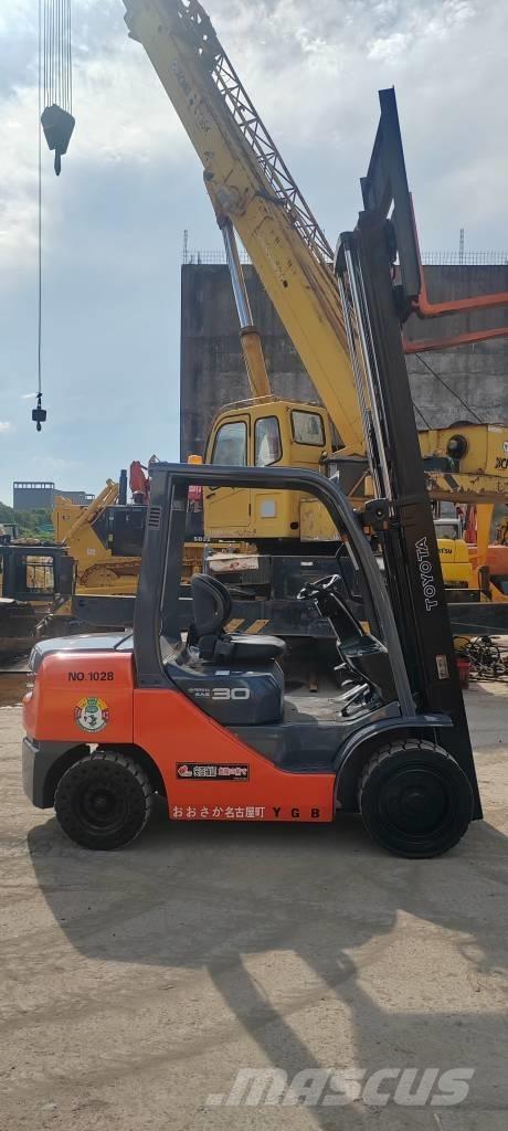 Toyota FD 30 Diesel trucks