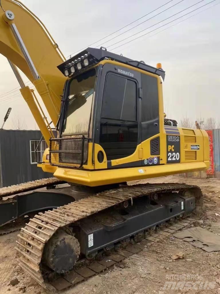 Komatsu PC220-8 Wheeled excavators