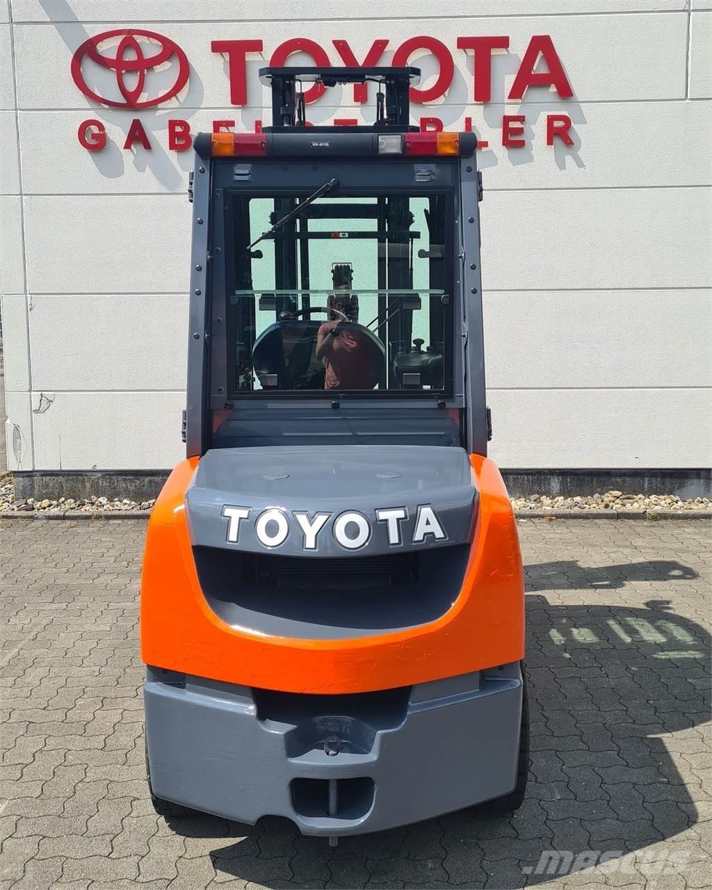 Toyota 02-8FDJF35 Diesel trucks