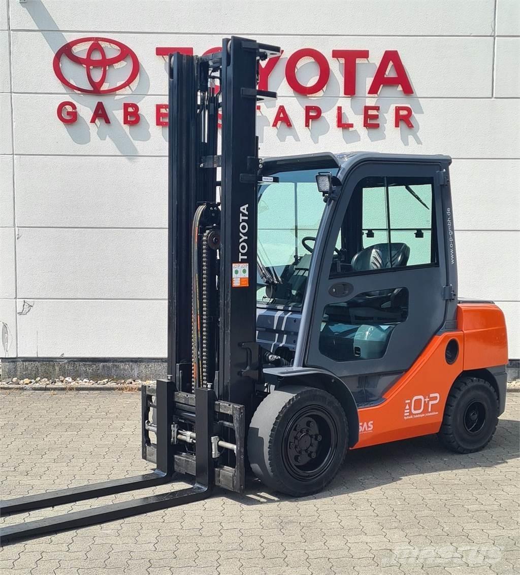 Toyota 02-8FDJF35 Diesel trucks