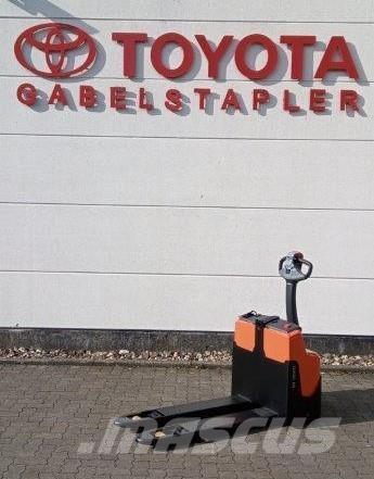 Toyota LWI 160 Pedestrian stacker