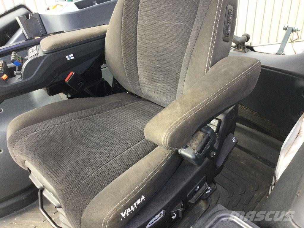 Valtra Q265 Tractors