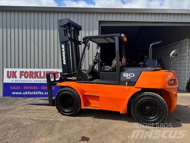Doosan D 90 S-5 Diesel trucks