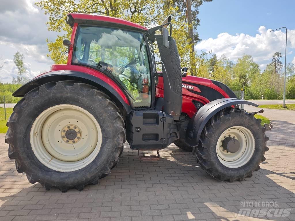 Valtra T 214 D Tractors