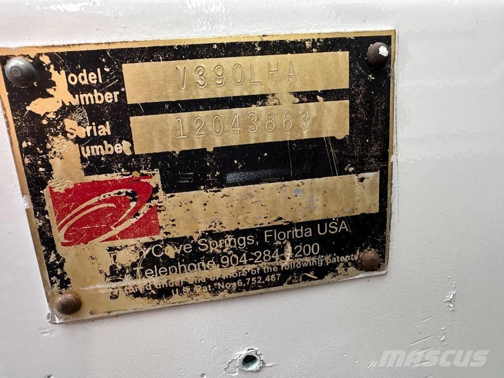 International 7400 Commercial vehicle