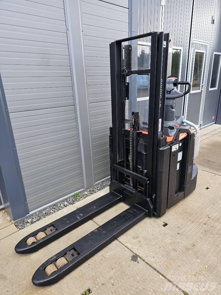 BT SPE 200 D 2500mm Pedestrian stacker