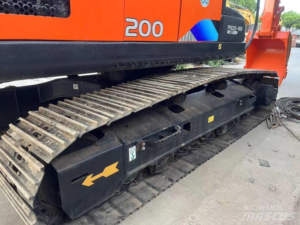 Hitachi ZX 200 Crawler excavators