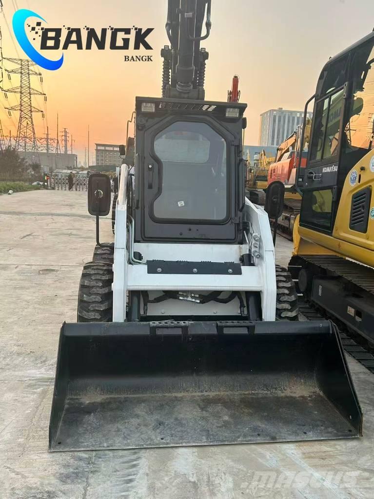 EARTHFORCE S300 Multi-purpose loaders