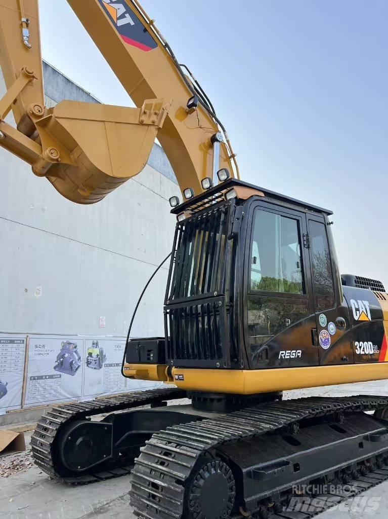 CATERPILLR 320d2 Mini excavators  7t - 12t