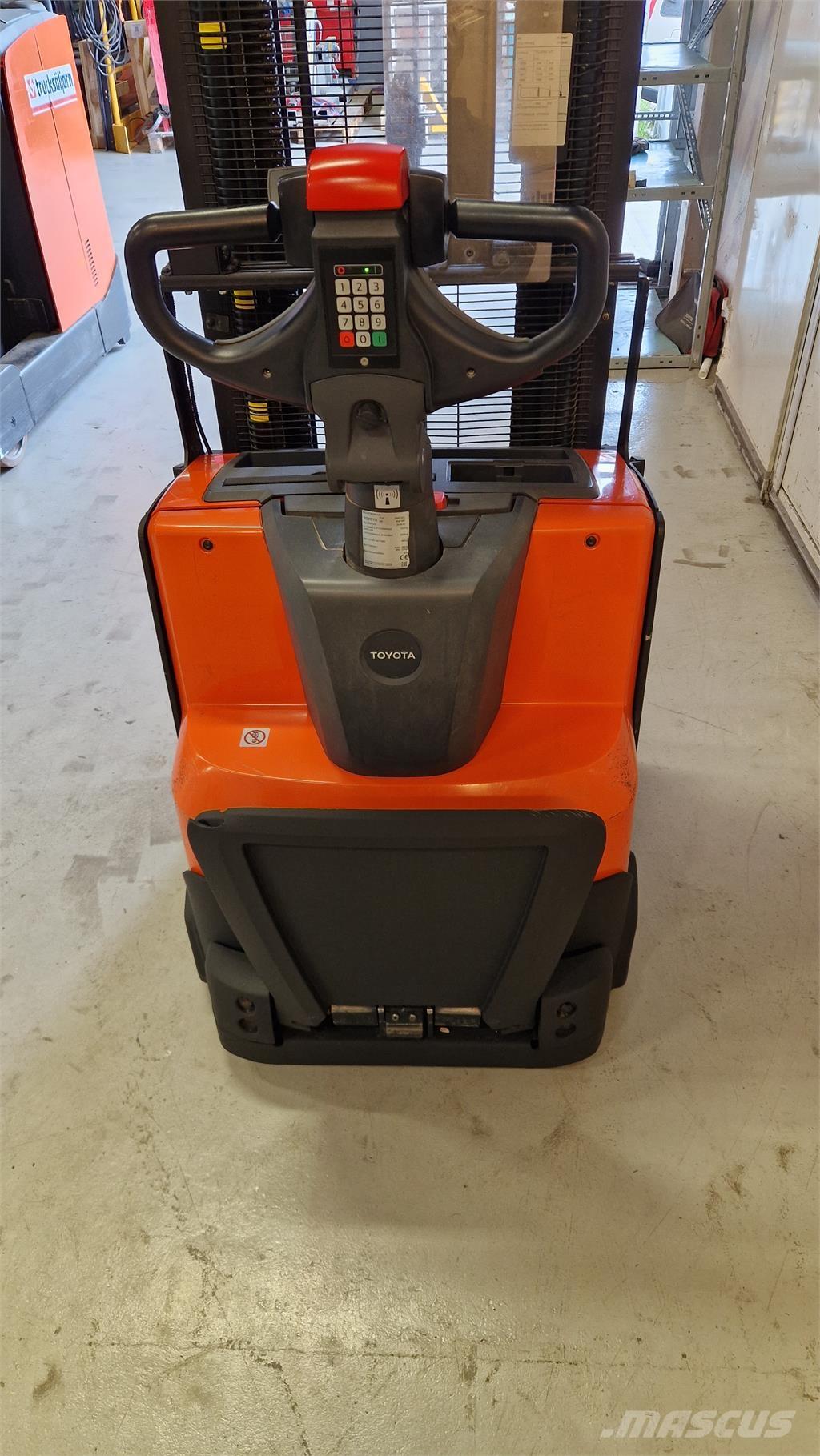 Toyota SWE140L Self propelled stackers