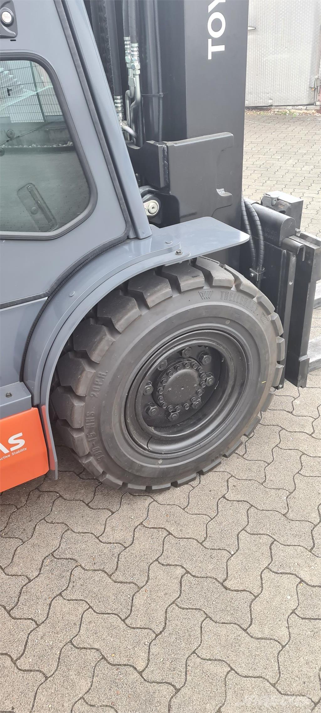 Toyota 40-8FD50N Diesel trucks