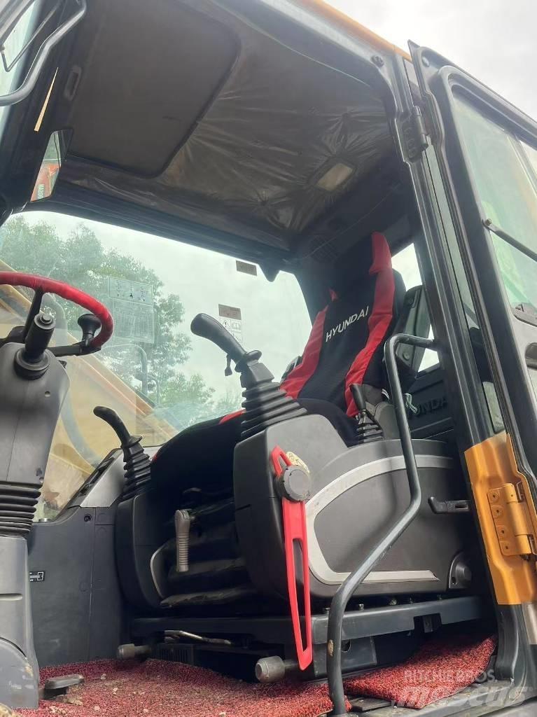 Hyundai R210W-9 Wheeled excavators