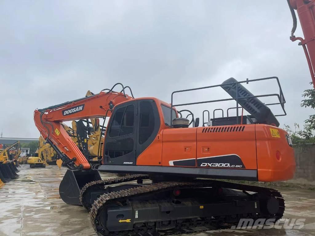 Doosan DX 300 LC Crawler excavators