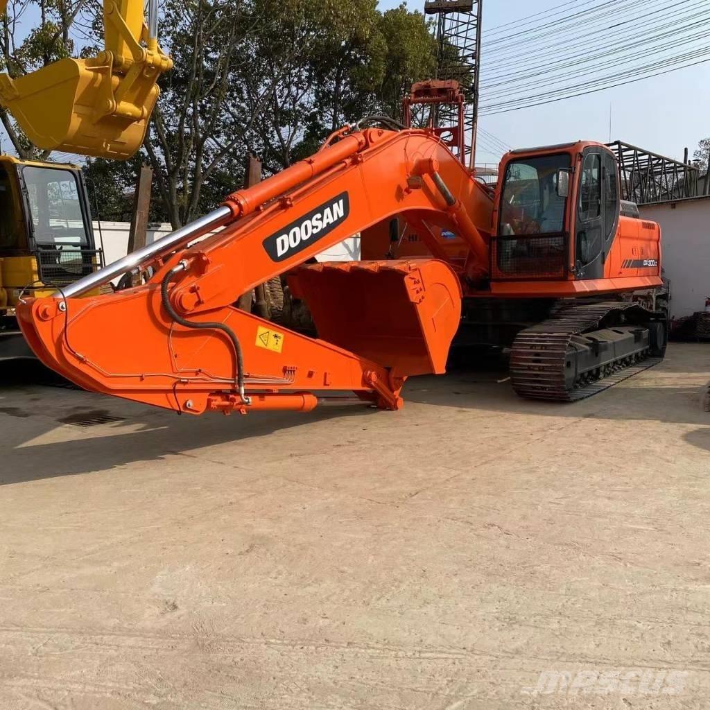Doosan DX 300 LC Crawler excavators